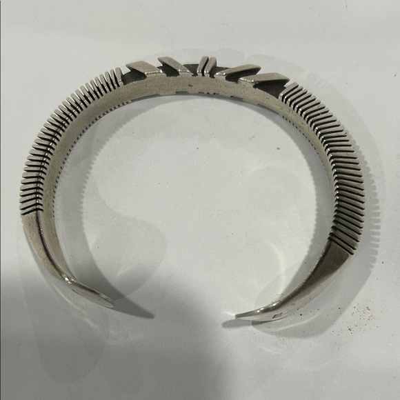 Silver geometric Pattern Bracelet - Picture 2 of 4